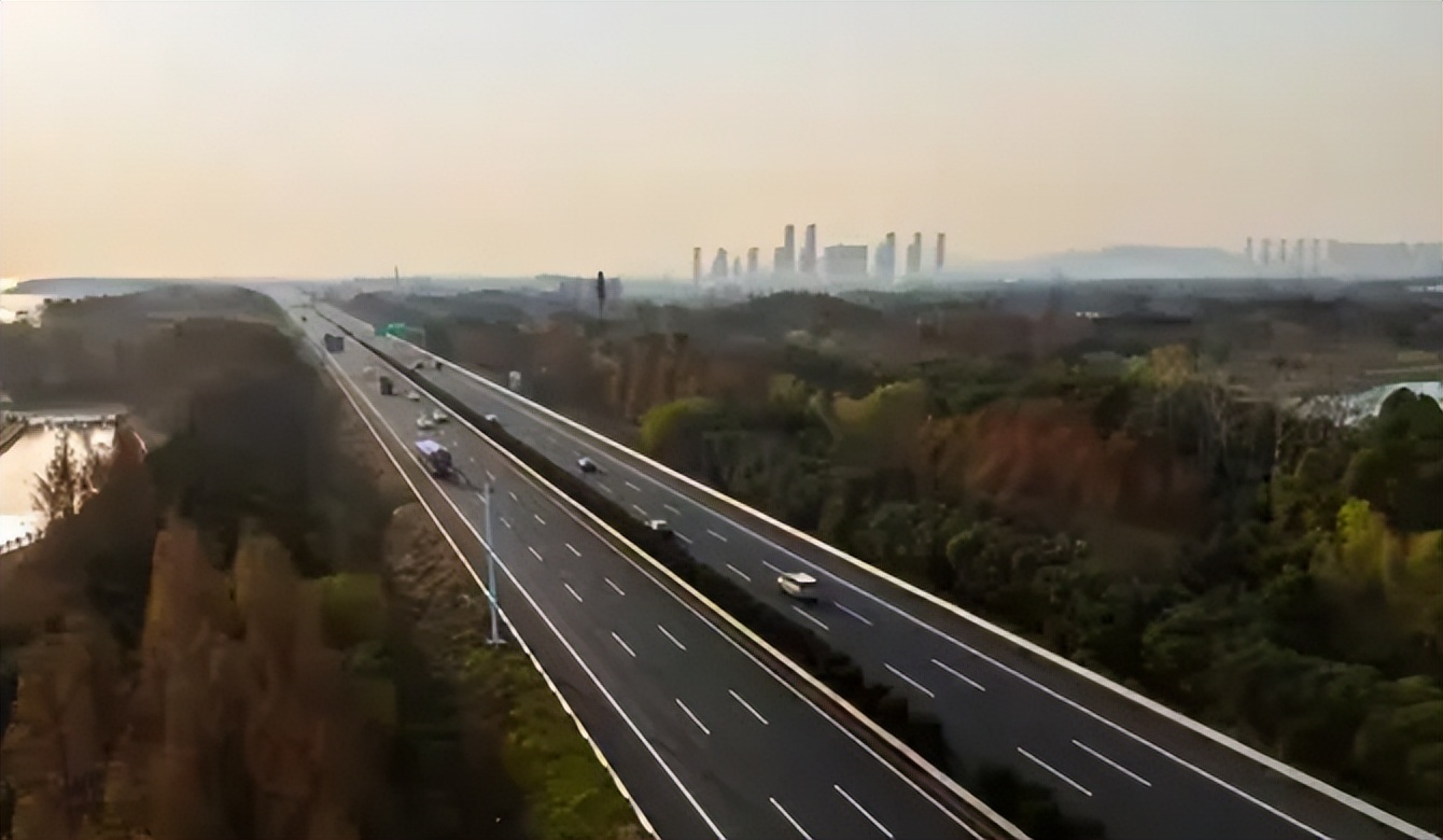 高速免费政策调整_高速节假日免费_取消节假日免费全年送3000公里免费里程